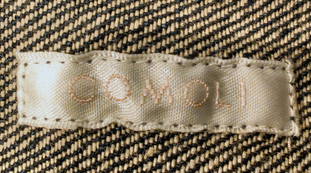 COMOLIのロゴをアップで撮った写真