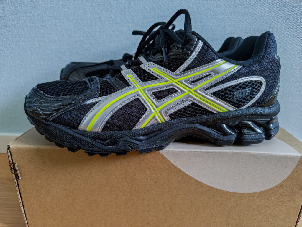 Kith for ASICS GEL-NIMBUS 10.1の横からの写真