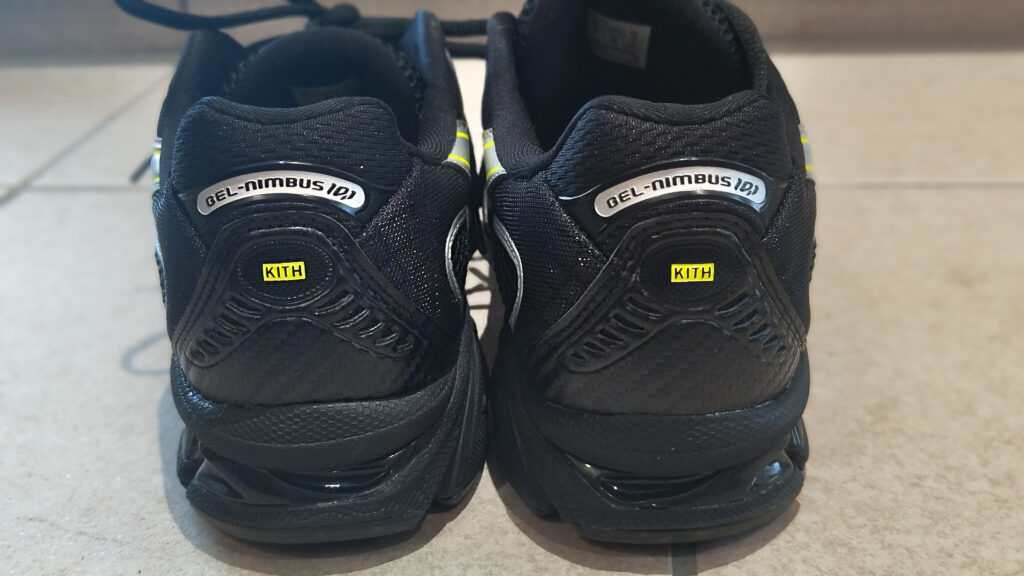 Kith for ASICS GEL-NIMBUS 10.1のヒール部分の写真
