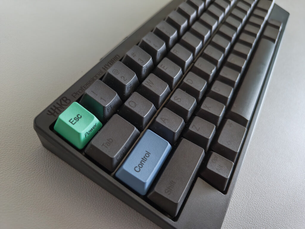 HHKB Hybrid Type-Sの斜めから撮影した写真