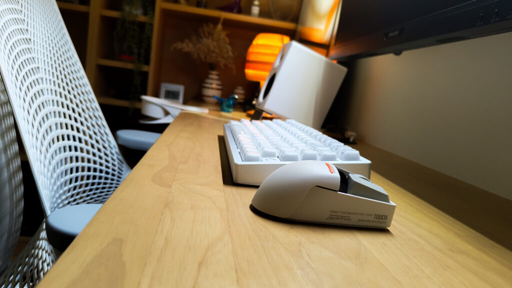 LOFREE Touch PBT ワイヤレスマウスの横からの画像