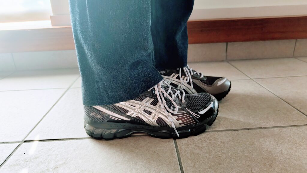KithコラボのGel-kayano12.1の着用写真