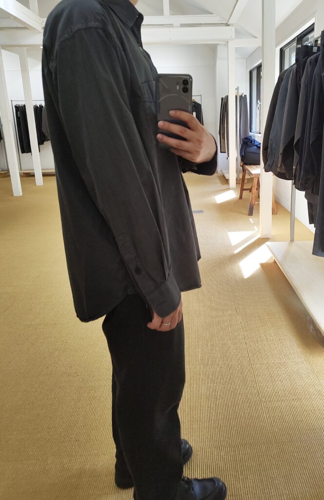 cornierのGARMENT DYED FINX COTTON TWILL BIG SHIRTS着用写真
