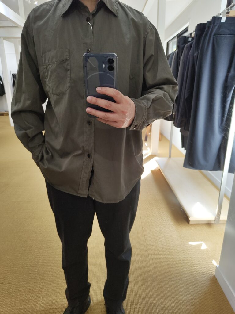cornierのGARMENT DYED FINX COTTON TWILL BIG SHIRTS着用写真