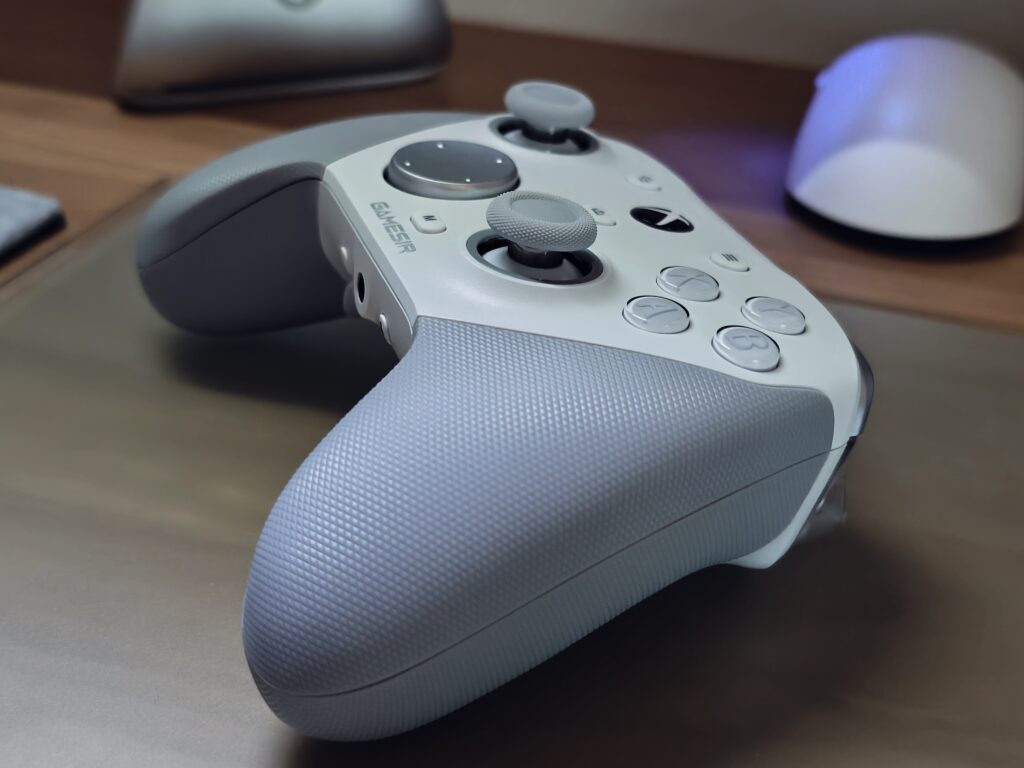 GameSir G7 Proのグリップ部分