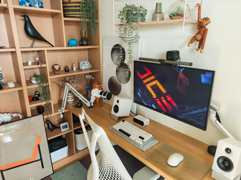 COMICA EJoy D10 Proのあるデスク