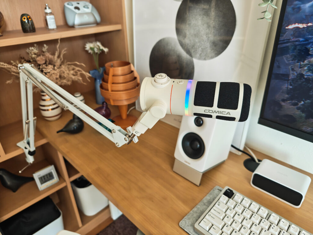 COMICA EJoy D10 Proのあるデスク