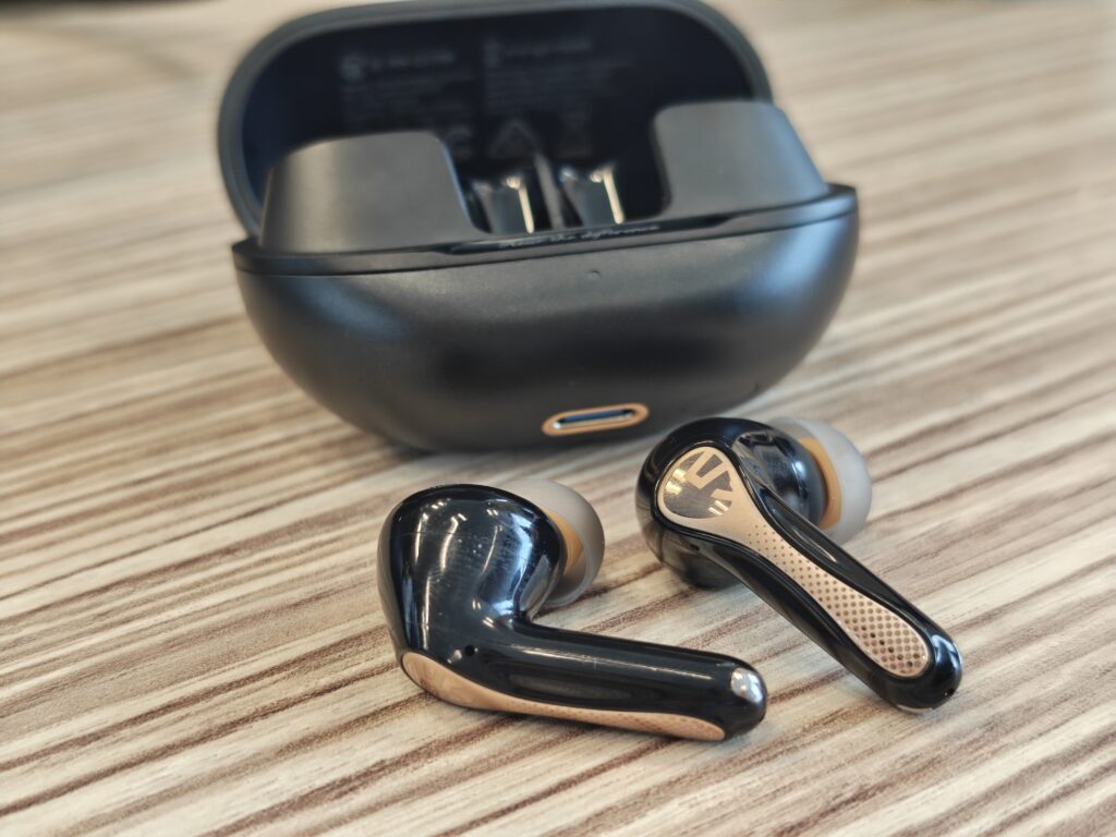 SOUNDPEATS Air5 Pro+の外観