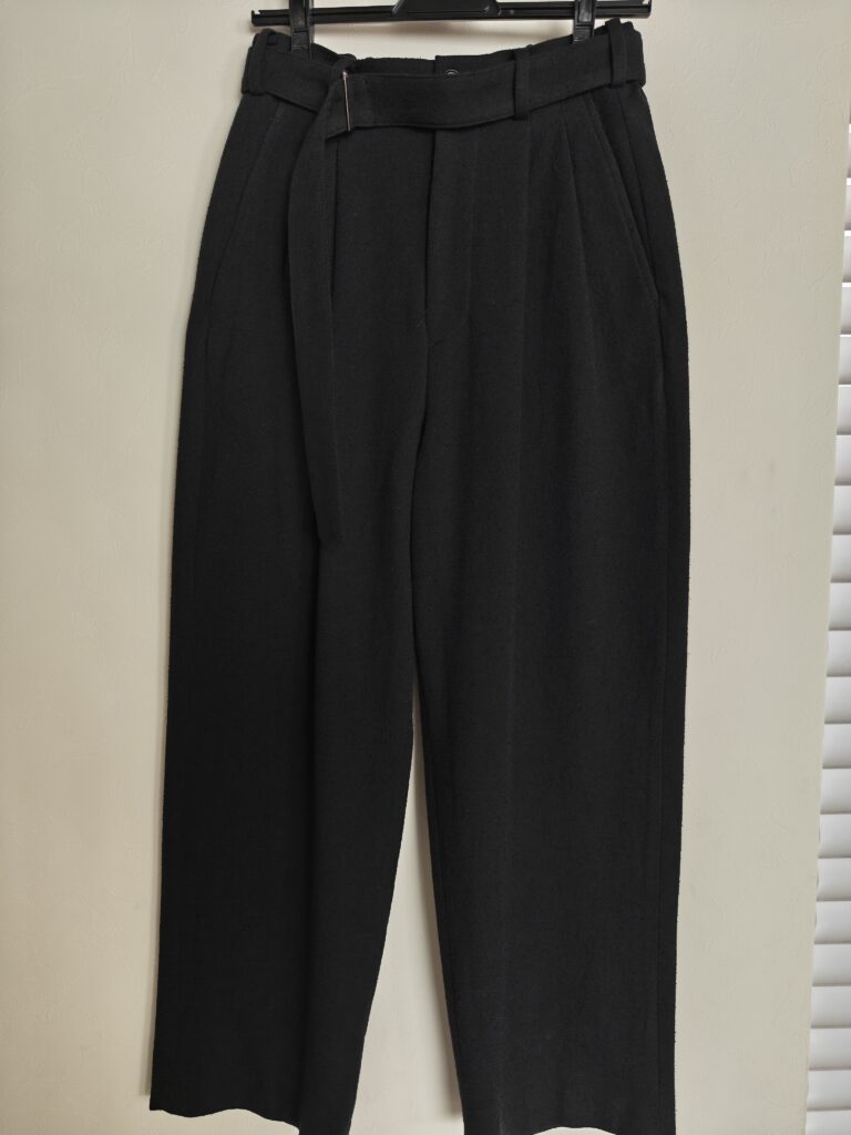 Cornierのシルクネップベルテッドパンツ