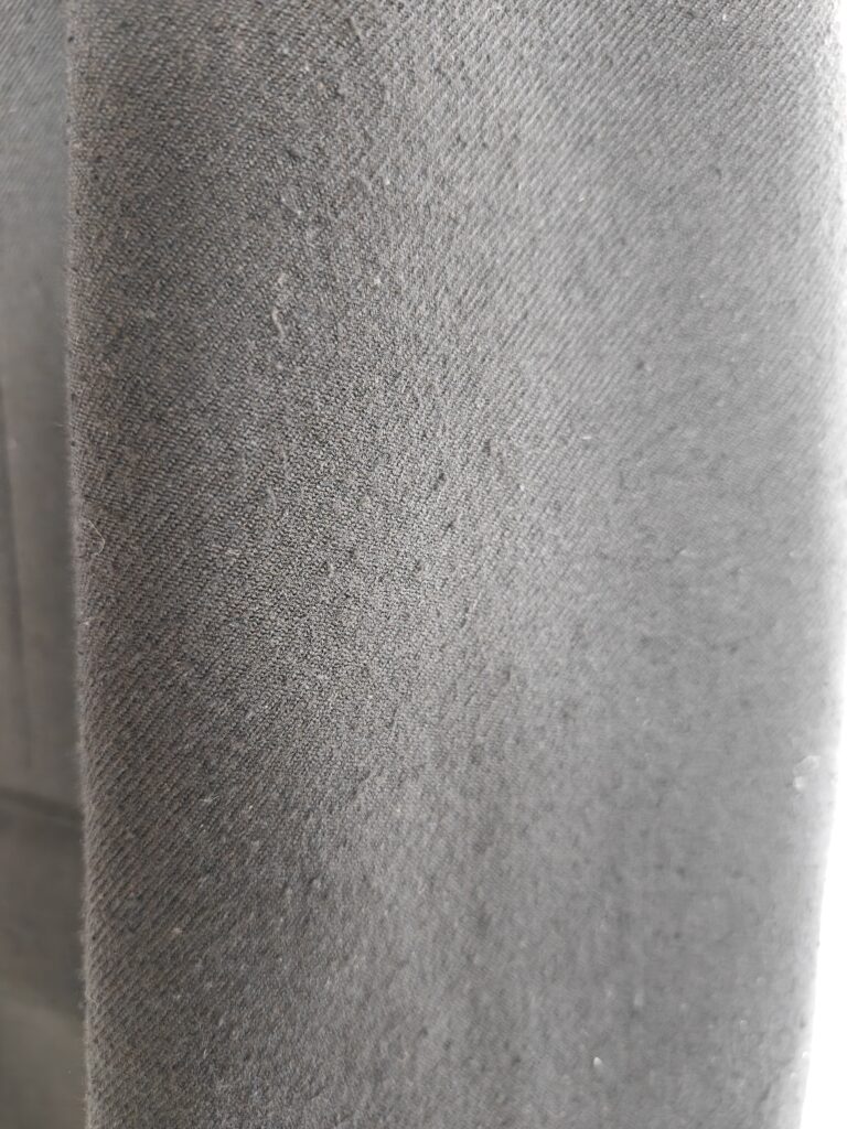 Cornierのシルクネップオーバーサイズジャケットの生地質感