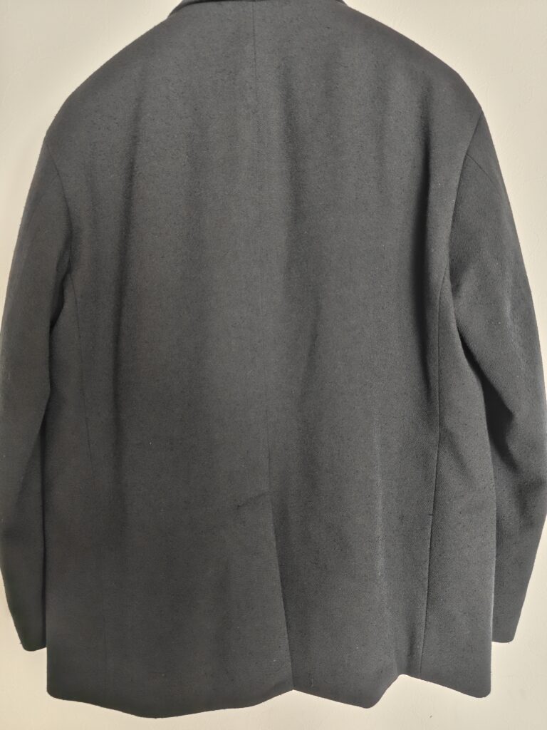 Cornierのシルクネップオーバーサイズジャケットの背面