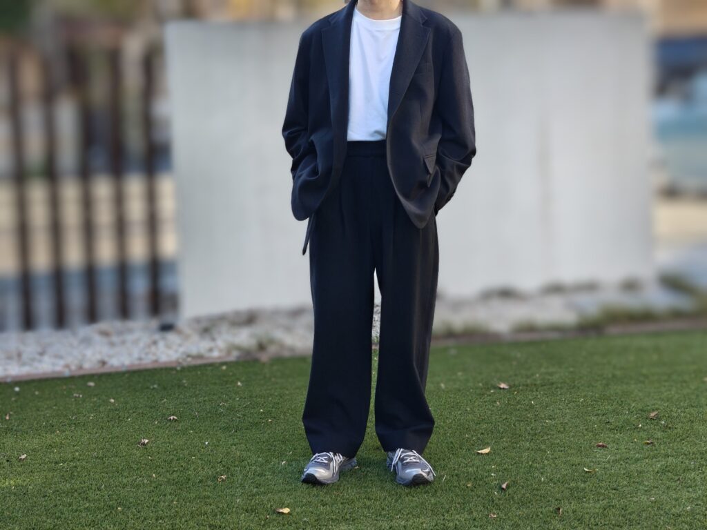 Cornierのシルクネップセットアップの着用画像