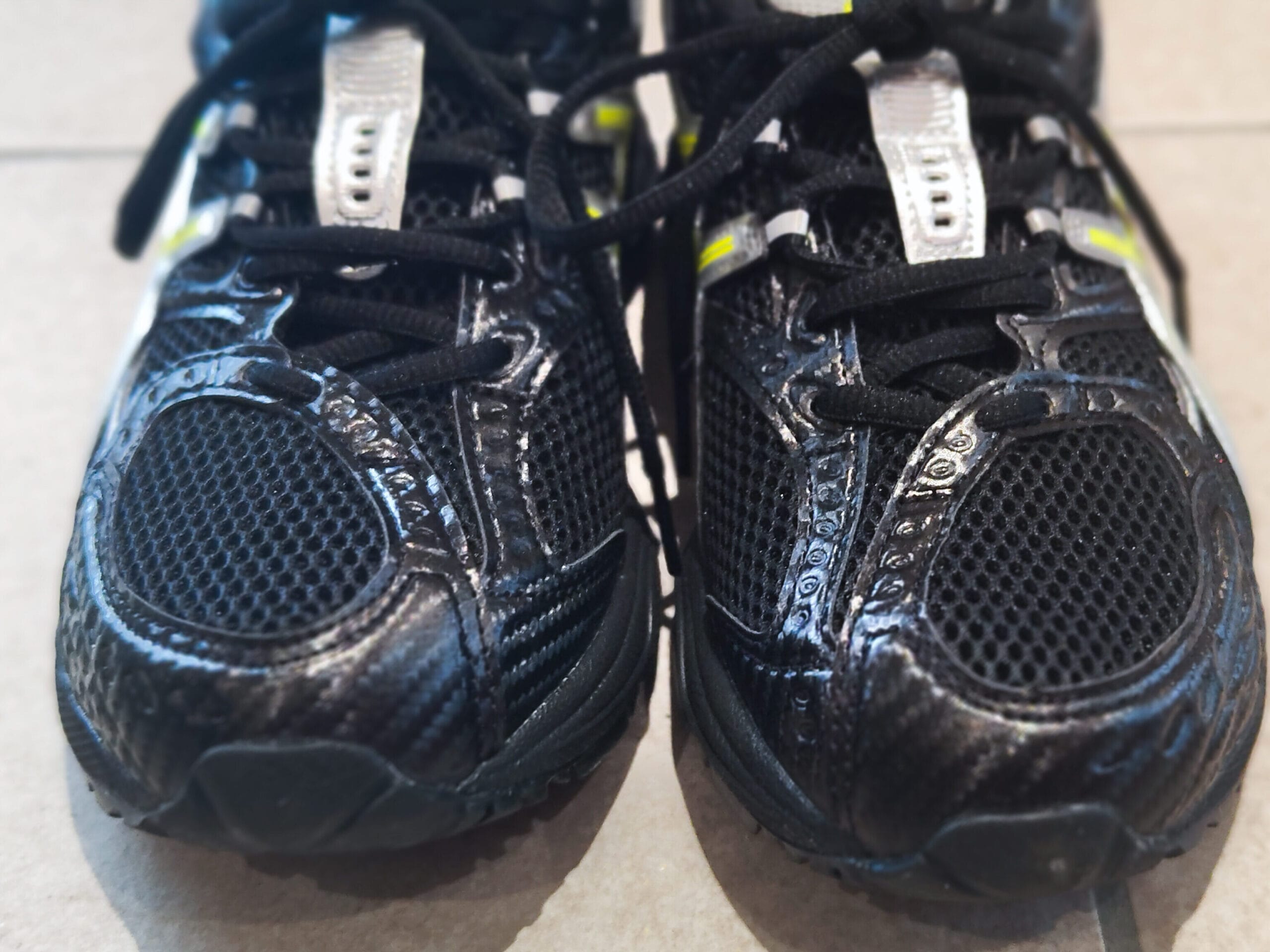 KithコラボのGel-nimbus10.1を正面から見た写真