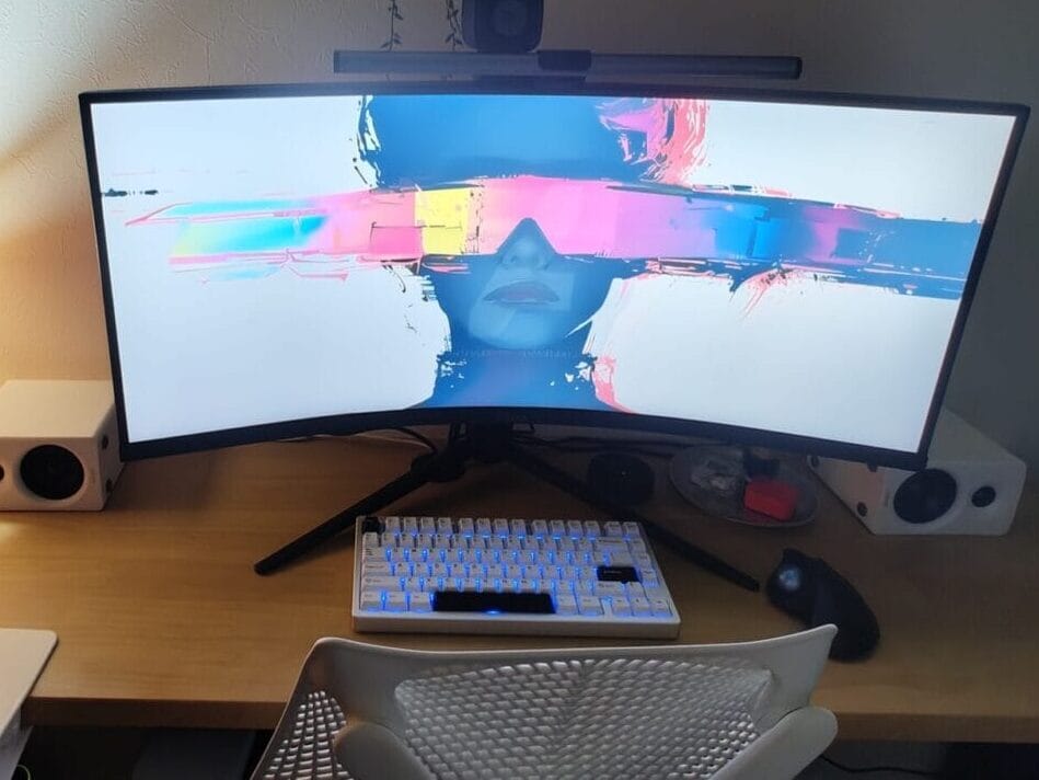 rainy75のあるデスクの様子