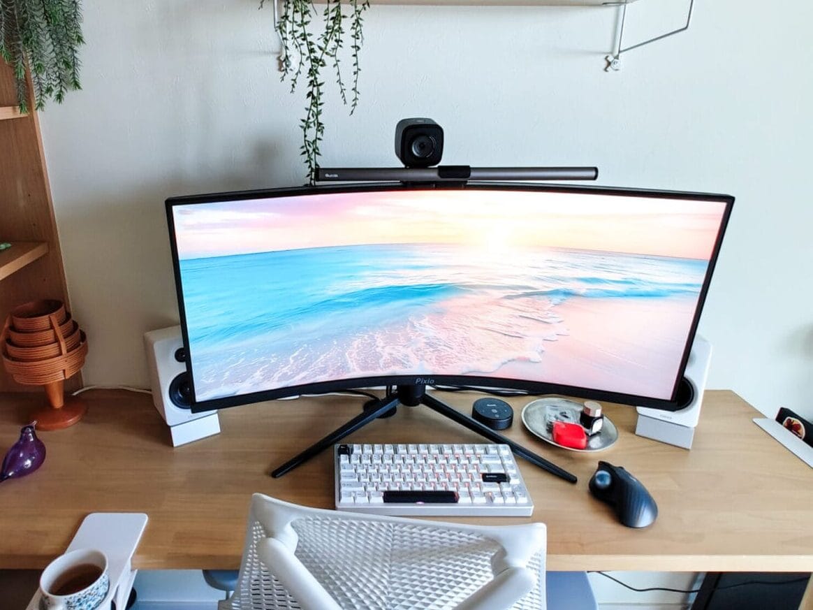 PXC348CNのあるデスクの風景