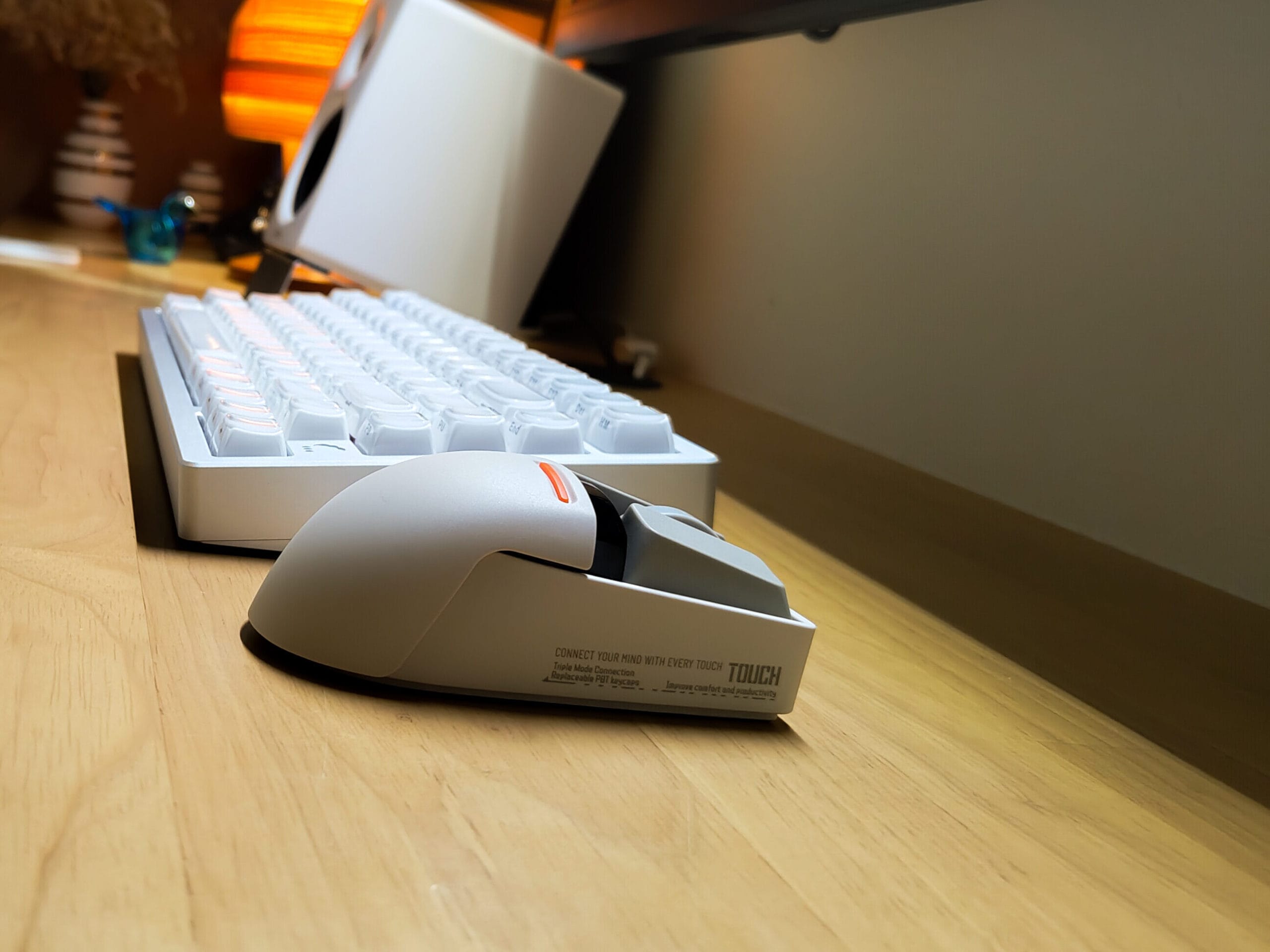 LOFREE Touch PBT ワイヤレスマウスの横からの画像