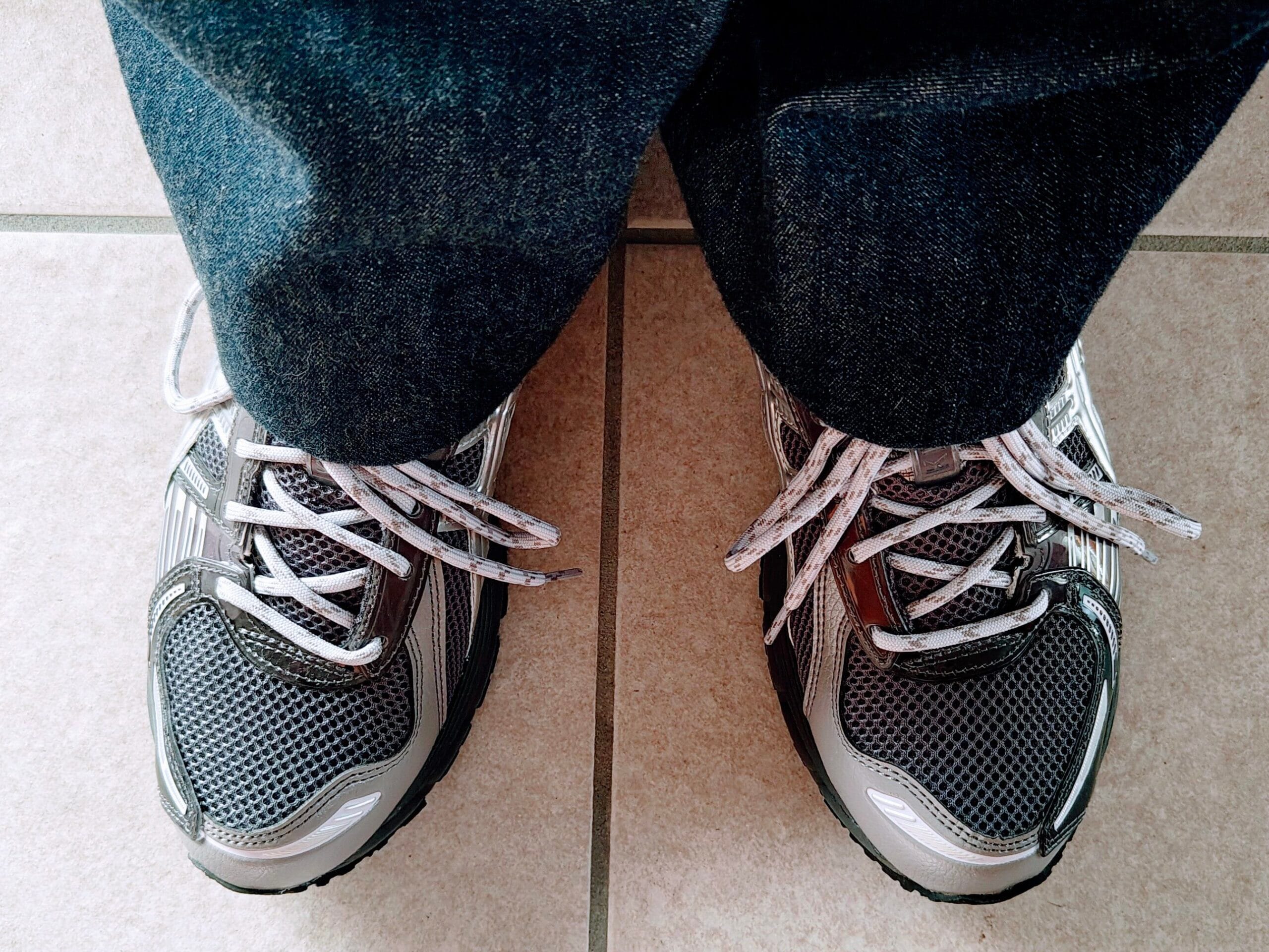 KithコラボのGel-kayano12.1の着用写真