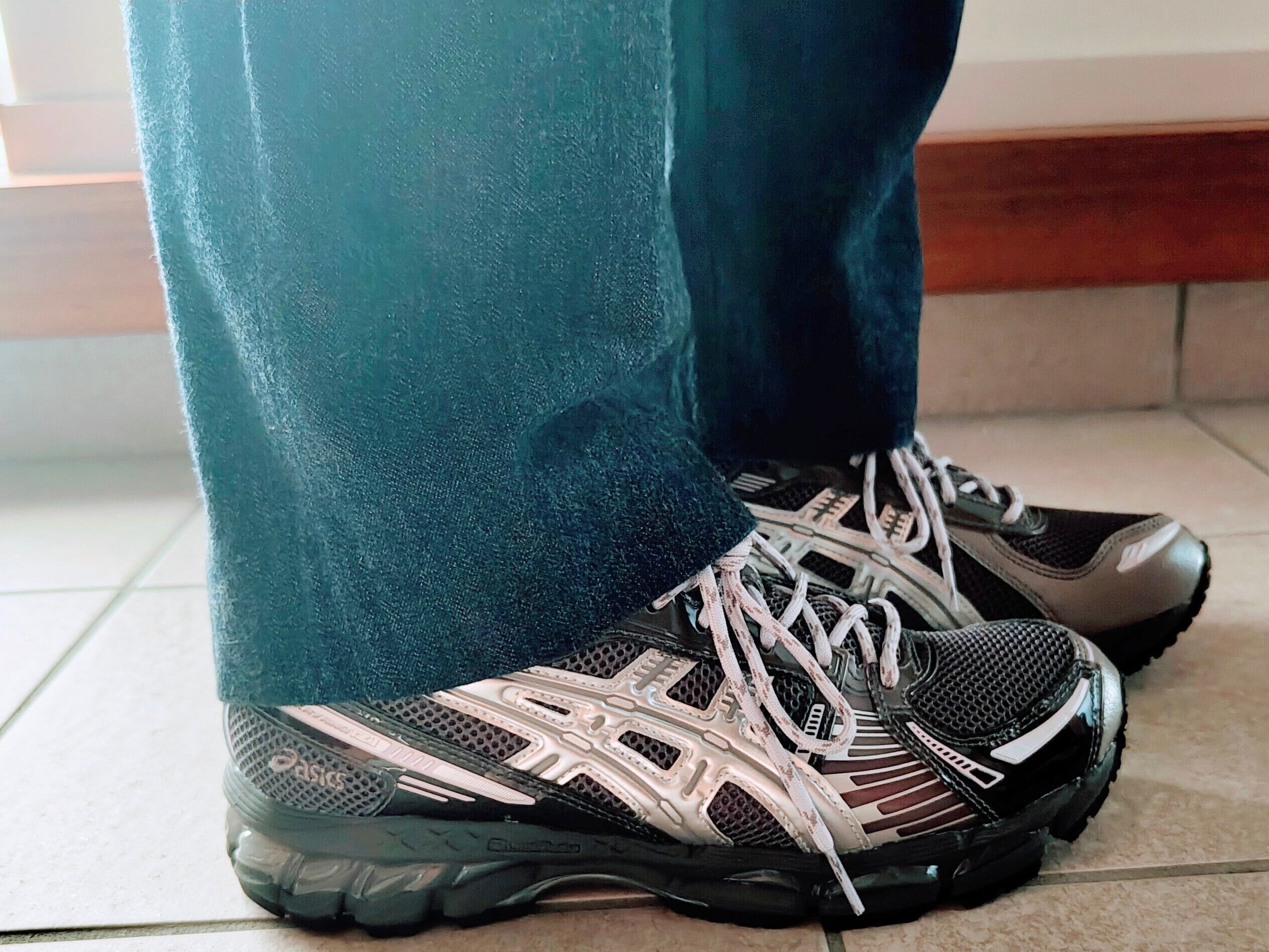 KithコラボのGel-kayano12.1の着用写真