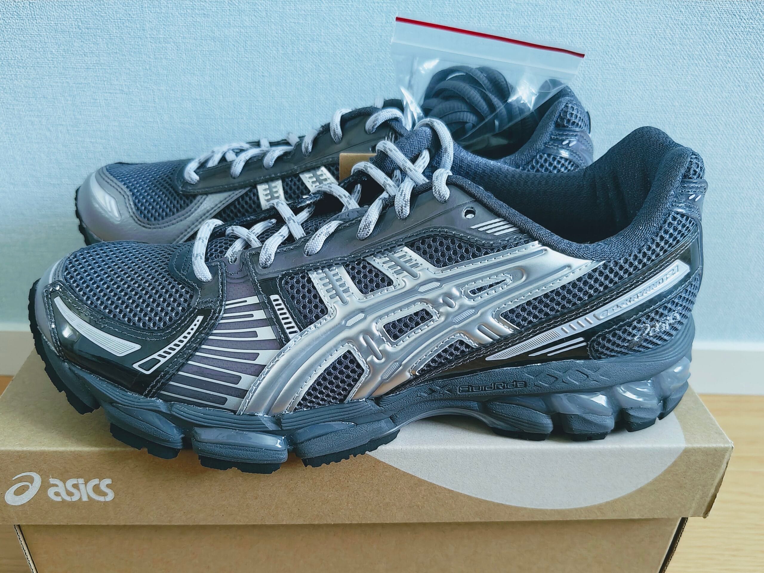 KithコラボのGel-kayano12.1を横から見た写真