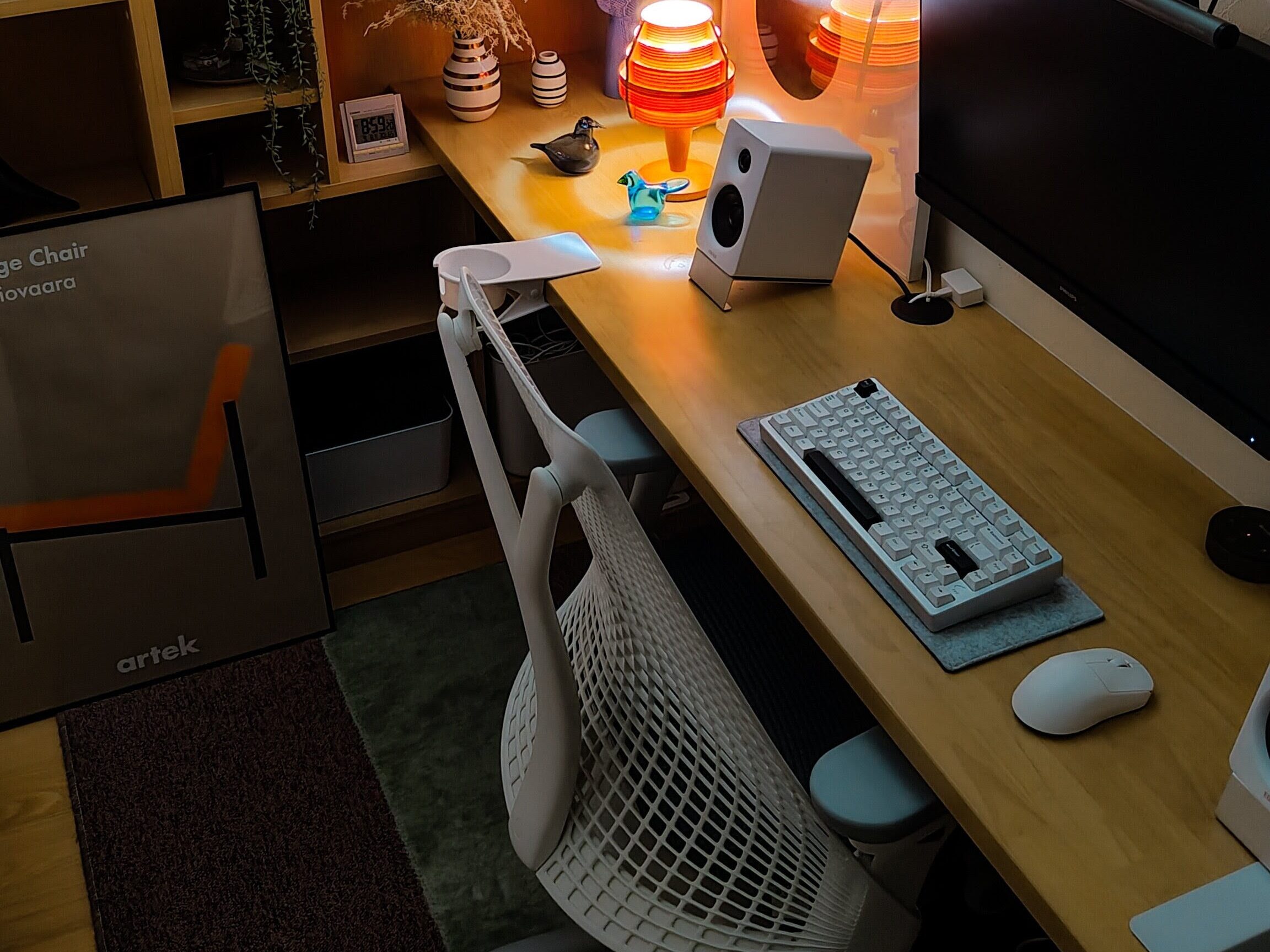 AIM1時雨のあるデスク