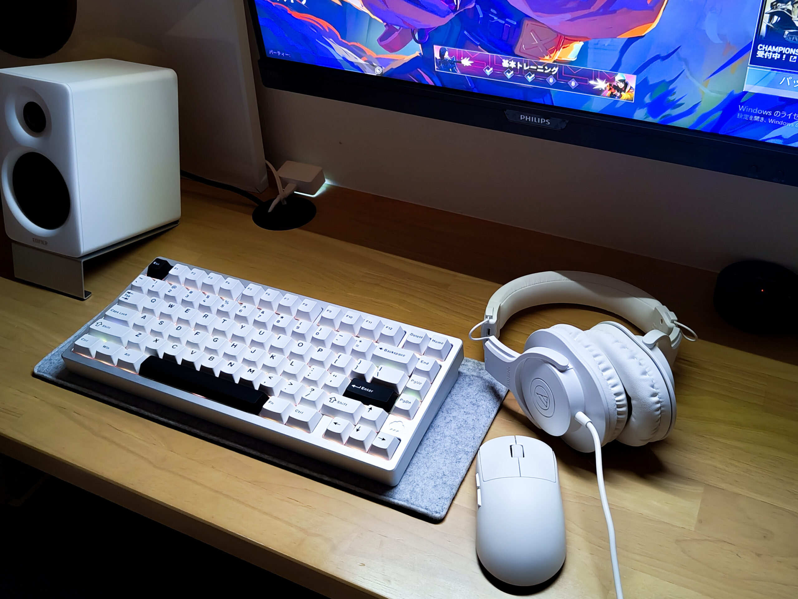 AIM1時雨のあるデスク