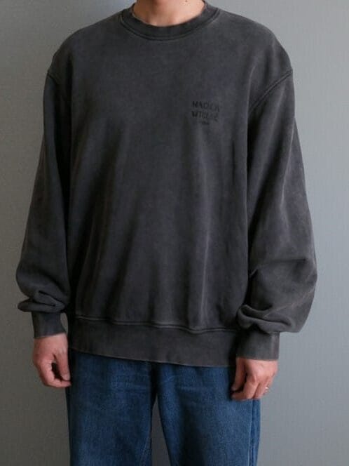 メゾンキツネの着用画像、デニムとのコーディネート