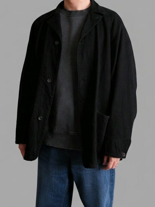 メゾンキツネのスウェットをジャケットとあわせたコーディネート