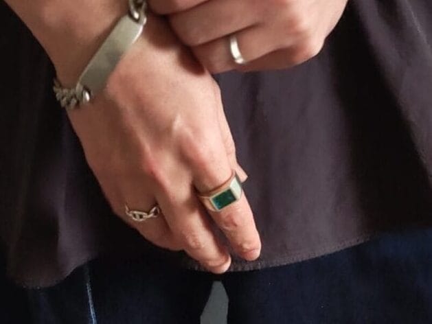 XOLOの指輪の着用イメージを撮った写真