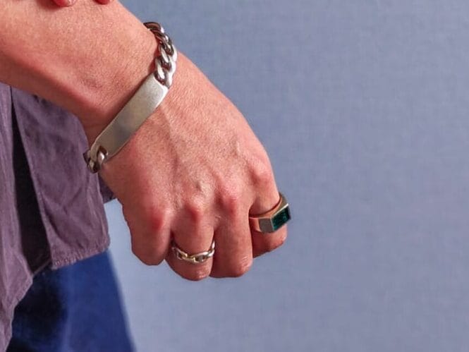 XOLOの指輪の着用イメージを撮った写真