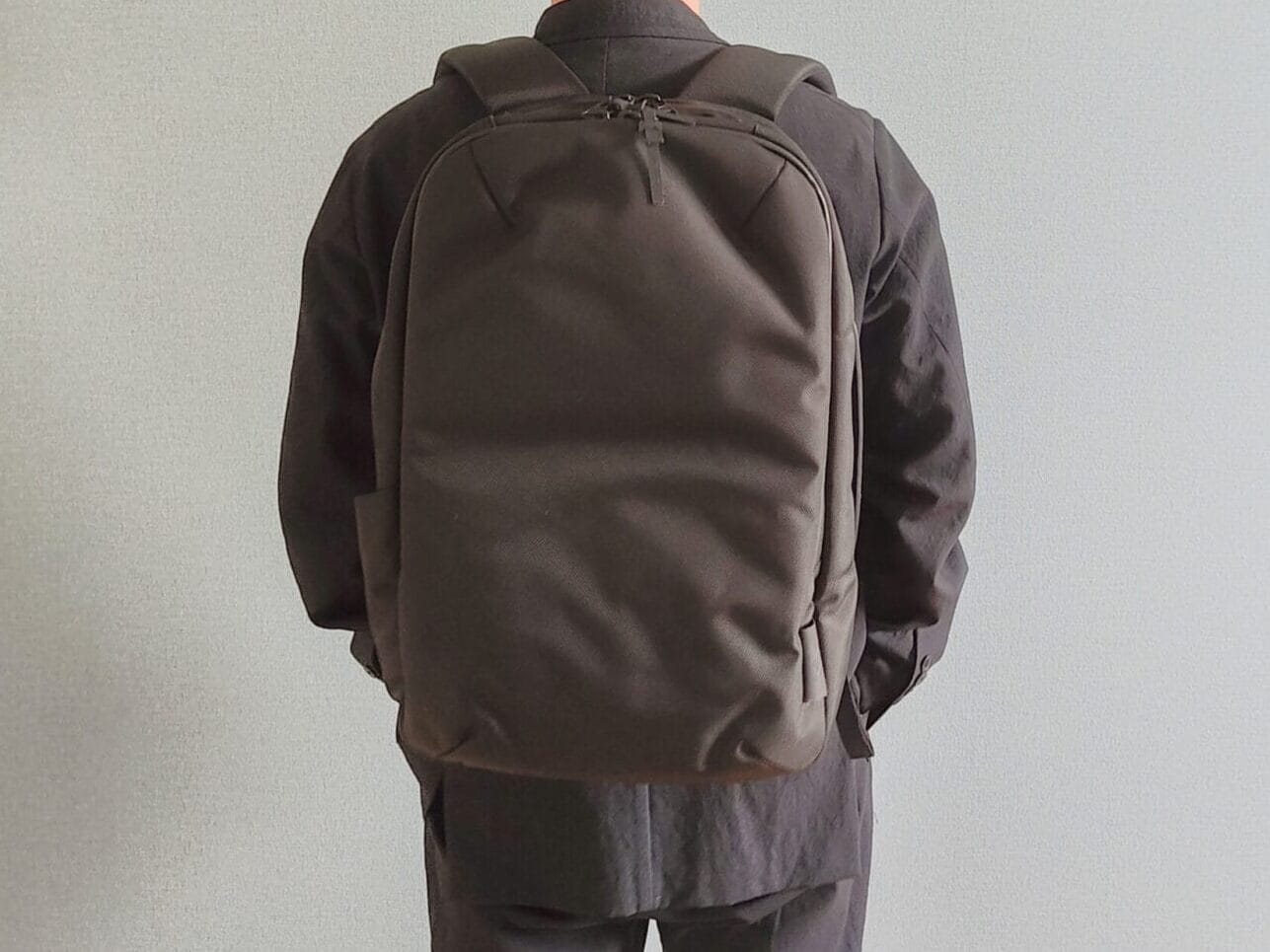 WEXLEY Active Pro Packを背負って後ろから撮った写真