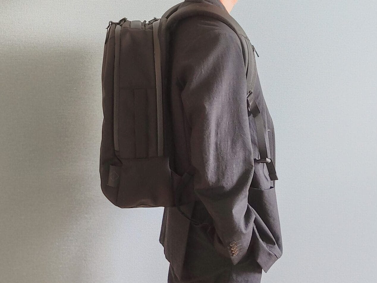 WEXLEY Active Pro Packを背負って横から撮った写真