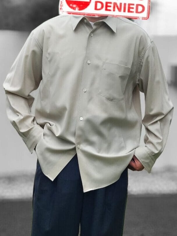 Cornierのウールシャツを着用して正面から撮影した写真